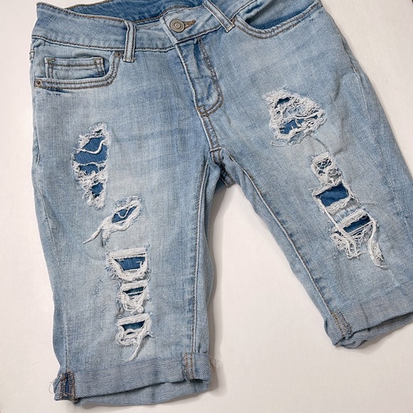 Time and Tru Bermuda Shorts Distressed Blue denim shorts size 4 - Picture 6 of 6